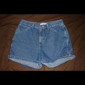 vintage tommy hilfigure jean shorts!! High waisted